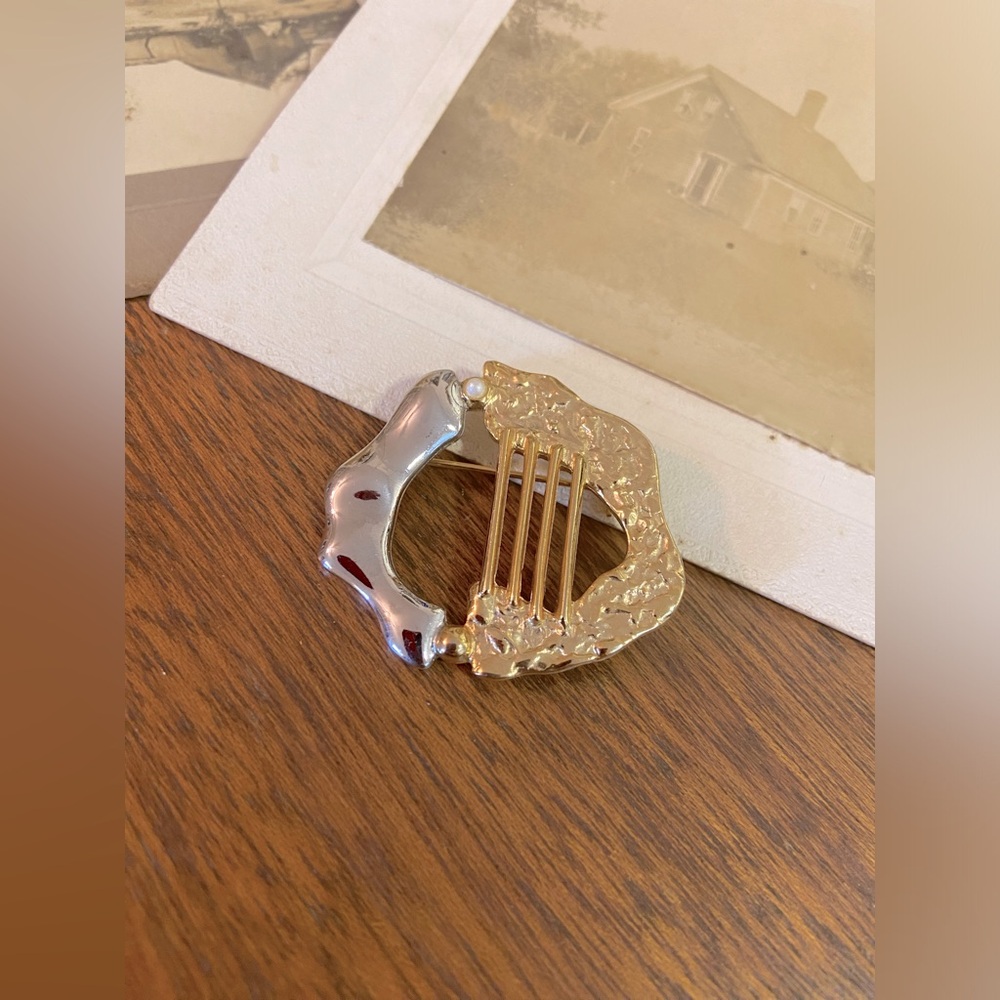 Israeli Artist Rachel Gera’s signed Vintage 1984 Golda Meir Club Brooch Pin